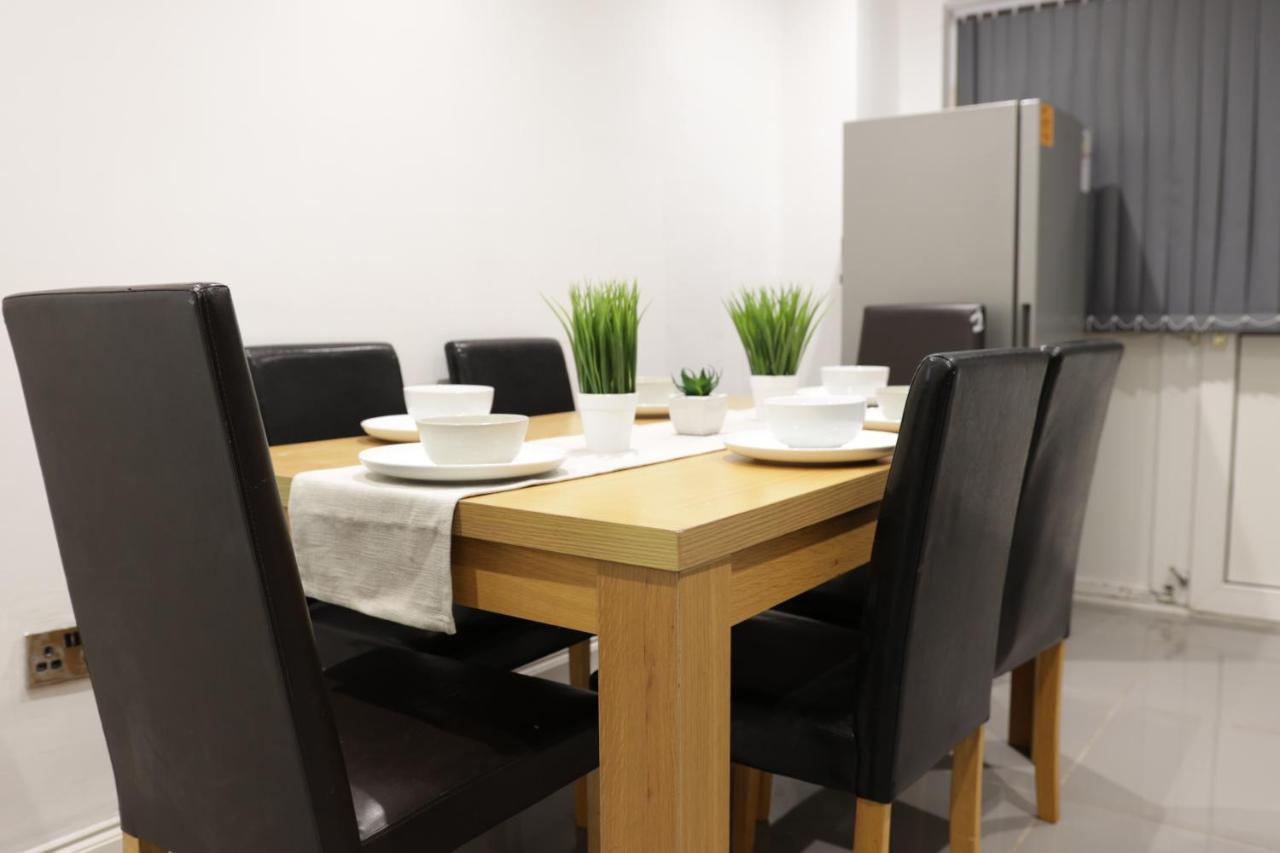 5 Bed Town House Within City Centre And Sleeps Up To 11 With Sky And Netflix เบอร์มิงแฮม ภายนอก รูปภาพ