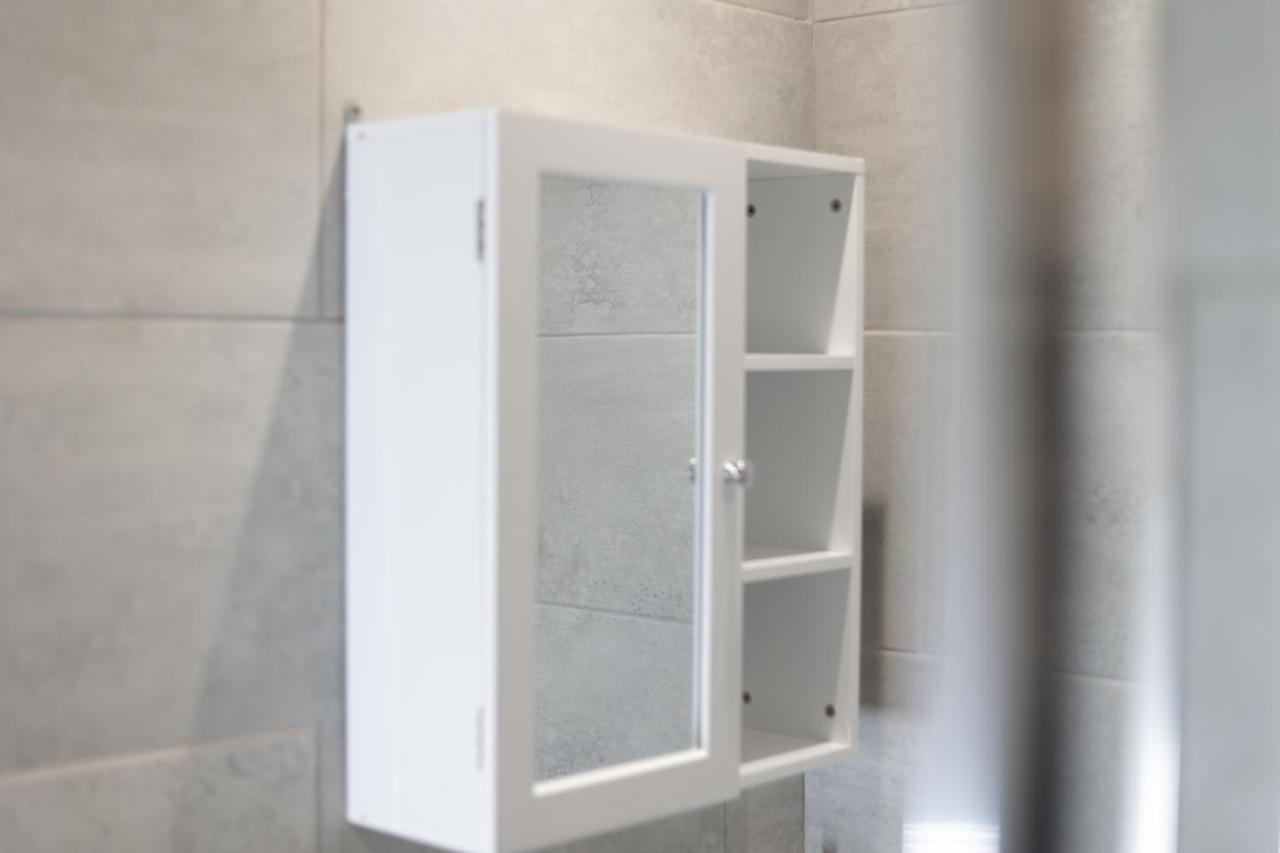 5 Bed Town House Within City Centre And Sleeps Up To 11 With Sky And Netflix เบอร์มิงแฮม ภายนอก รูปภาพ