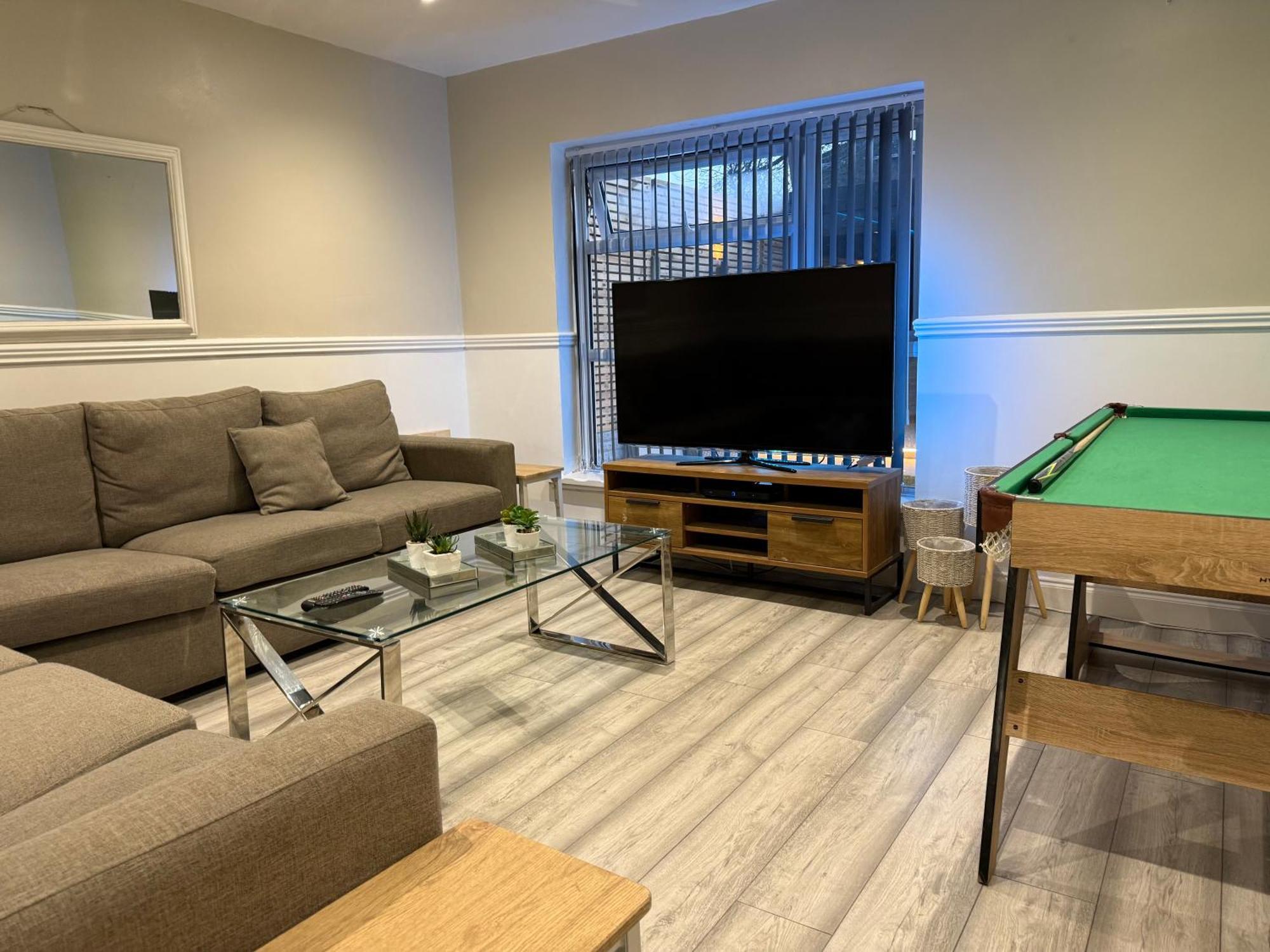 5 Bed Town House Within City Centre And Sleeps Up To 11 With Sky And Netflix เบอร์มิงแฮม ภายนอก รูปภาพ